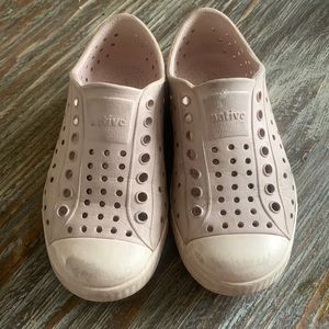 Natives Kids size 10 dust pink